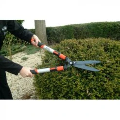 Wilkinson Sword Telescopic Hedge Shears -Simply Garden Decor 341285 tele hedge shears use1